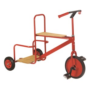 Stor cykel med dubbel ståbräda